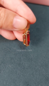 Mặt dây chuyền viên chủ đá Thạch Anh màu đỏ (có xử lý) kiểu chữ nhật viền xoàn tấm size 13x17mm sang trọng G127osmd Hoa Minh Gem