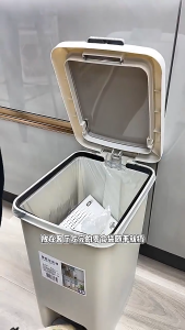 ☀️Life Core☀️ 8L & 20L Pedal Trash Bin Plastic Pressing Type Trash Bin Dustbin Kitchen Rubbish Bin Tong Sampah Bertutup Dapur 垃圾桶