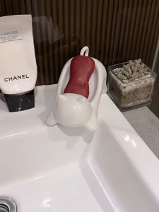 MrJJvialy กล่องใส่สบู่มีที่ระบายน้ำ รุ่นพลาสติก จำลอง สำหรับอ่างล้างหน้า กล่องสบู่ในห้องน้ำ ที่วางสบู่กันน้ำลื่น ประหยัดพื้นที่