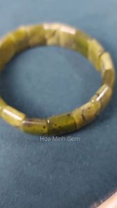 Vòng tay đá Serpentine tự nhiên hạt vuông size 12x15.5mm cắt giác dạng bản hợp mệnh Mộc Hỏa | Hoa Minh Gem