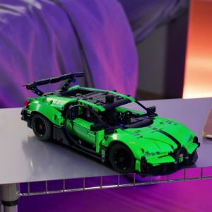 LEGO Technic 42241 Green Bugatti Chiron Pur Sport Hypercar (771 Pieces)
