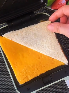 [ขายดีเว่อ] BULLA เครื่อง ทำแซนวิช เครื่องทำแซนวิส โฮมเมด ถาดวัตถุดิบไม่ติด ทําความร้อนสองด้าน 650W เตาปิ้งขนมปัง เครื่องทำแซนวิท เครื่องทำแซนวิช เตาอบแซนด์วิช เครื่องทำแซนด์วิช sandwich maker