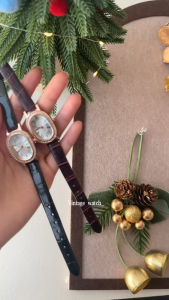 A fashionable ins-style diamond-encrusted retro and simple oval leather strap ladies quartz watch