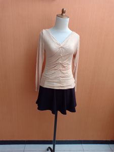 atasan kaos wanita cream KINGSOCKS cewek S M blouse vneck lengan panjang santai
