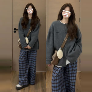 Áo Len Cardigan Cổ Tròn Màu Xám Cổ Điển Cho Nữ Mùa Thu Đông 2025 Phong Cách Hàn Quốc Rộng Rãi Dệt Kim Áo Khoác Ngoài