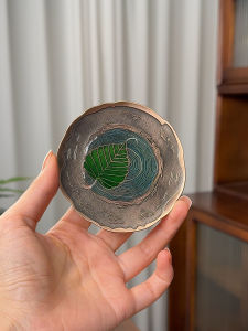 ที่รองชามชาเคลือบอีนาเมลสไตล์จีนโบราณ ที่รองชามชาแบบมีขอบโลหะผสม อุปกรณ์ทำชาแบบสร้างสรรค์สำหรับใช้ในบ้าน