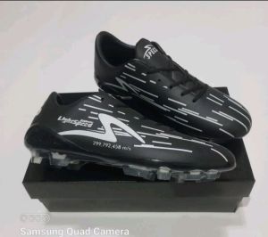 Specs sepatu bola pria dewasa size 39 43