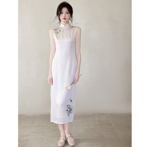 Chinese Style Elegant Embroidered Cheongsam