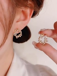 BÔNG TAI NGỌC VÒNG HOA OLIU PHONG CÁCH THANH TAO SANG TRỌNG - MELY M13