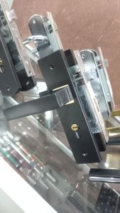 handle pintu kamar hitam dof