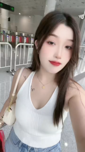 เสื้อสายเดี่ยวถักสำหรับผู้หญิง เสื้อนอกเข้ารูปพอดีเข้าได้กับทุกชุดสไตล์เกาหลีใหม่ฤดูใบไม้ผลิและฤดูร้อน