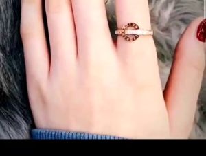 Cincin Titanium Wanita: Manfaat dan Keunggulan