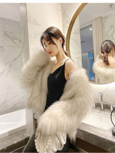 Winter 2024 Short Style Fox Fur Coat Womens Slimming Young Fashionable Splicing Design V-neck Long Sleeve Korean Version