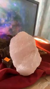 Đá Thạch Anh Hồng Rose Quartz aphrodite tự nhiên thông đèn chiêu tài hoặc làm đèn ngủ năng lượng mã 380