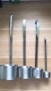 Cống đong rượu inox 304 quặng múc dầu quặng đo lường chất lỏng nhiều kích cỡ có móc treo tiện dụng