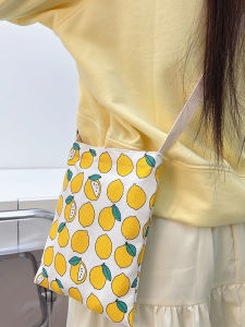 กระเป๋าใส่โทรศัพท์มือถือผ้าใบลายมะนาวสุดน่ารักสำหรับผู้หญิง กระเป๋าสะพายข้างขนาดเล็กแบบสะพายไหล่ด้านข้าง สไตล์ฤดูใบไม้ผลิ 2024