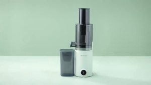 [😀SG Ready Stock]Juicer 97% pure juice vegetable residue separation electric cold press slow squeeze orange celery