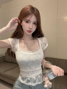 GUZILIAN | เสื้อยืดคอเหลี่ยมลูกไม้ Pure Desire สำหรับผู้หญิง ทรงเข้ารูป เอวสูง แขนสั้น ฤดูร้อน 2025 แบรนด์ GZLai