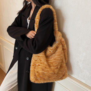 Large Capacity Leopard Print Autumn Winter Womens Shoulder Bag Commute Tote Bag Plush Vintage Feel Casual Commuter Bag