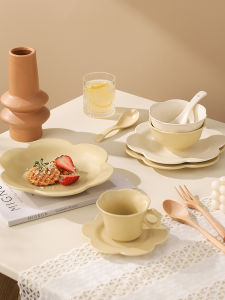 Elegant White Ceramic Dinner Plate Nordic Style Floral Pattern High Aesthetic Value Western Dining Utensils Bear Valley Group