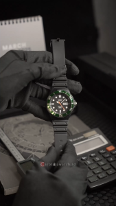 Jam Tangan Pria Casio MRW-230H-1E3 Sporty Green Bezel Black Dial Black Resin Band