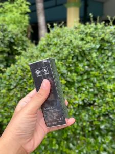 UVVY【ครีมรองพื้น】เนื้อลิขวิด กันน้ำ Light and Hydrated concealer foundation 30ml