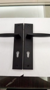 Handle Pintu Merk Belocca FE 301 Warna Hitam Model Plate