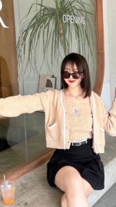 🌈MesubShop🌈ชุดเซ็ต 2 ชิ้น เสื้อครอปสายเดี่ยว + เสื้อคลุมแขนยาว ผ้าไหมพรม 🎁ตัวสายทอลายหมีน่ารัก มีกระเป๋าข้าง รุ่น เงินเข้า