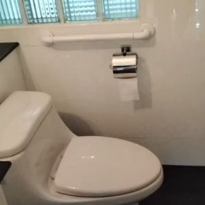 ราวจับห้องน้ำ ราวตรงยาว 35-53 cm สีขาว ราวช่วยพยุงตัว สแตนเลส 304 หุ้มพลาสติก ABS อย่างดี มือจับหุ้มยางซิลิโคน ท่อ Ø 38 mm. by Winz