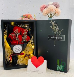 UoneHome พร้อมส่ง ♥ H109 กล่องของขวัญกุหลาบของตกแต่งห้อง ของขวัญให้แฟน ของขวัญวันเกิด ของแต่งห้องนอน ของแต่งบ้าน ตกแต่งห้องนอน พร้อมตุ๊กตาหมี มีไฟLED กล่องสีดำสุดคลาสสิค ของขวัญให้เพื่อน ให้แฟน/วันวาเลนไทน์/วันคริสต์