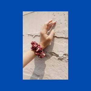 Gwen.Lit Scrunchies - ยางรัดผมคอตตอนลายดอกไม้สดใส ขนาดใหญ่ รัดผมแน่นกระชับ