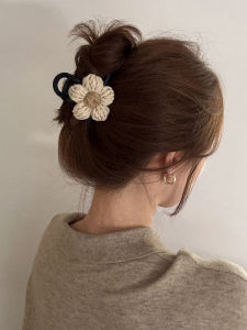 Knitted Flower Hair Claw Womens Half Updo Hair Clip Fish Tail Clip Stylish Knitted Wool Flower Hair Accessory for Women