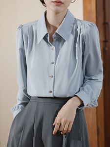 เสื้อเชิ้ตแขนยาวสีขาวทรงหลวมสำหรับผู้หญิง เสื้อเชิ้ตผ้าโพลีเอสเตอร์ระดับไฮเอนด์สำหรับใส่ไปทำงานในฤดูใบไม้ร่วงปี 2024