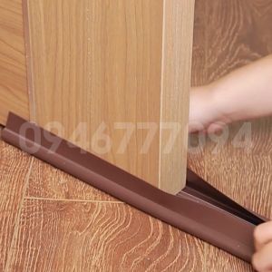 Nẹp cao su chắn khe hở đáy cửa ngăn côn trùng chống bụi bẩn giảm thoát hơi máy điều hoà. Ron cửa thế hệ mới V5 ngăn gió lùa cửa tránh kẹp tay chân trẻ em NANORON