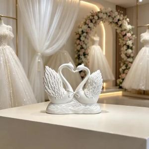 Black White Swan Couple Sculpture Resin Ornament Elegant Home Decoration Living Room Desktop Decor Romantic Gift