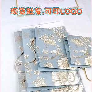 พร้อมส่ง ถุงกระดาษ สีเขียวเทา ลายดอกไม้ นก ลายเรียบหรู หูหิ้วเชือก+ริบบิ้นทูโทน2เส้น ใส่ของขวัญ ผ้าขนหนู ถุงรับไหว้