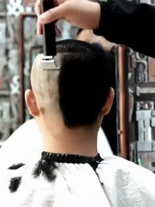 【สั่งซื้อส่งทันที】ปัตตาเลี่ยน ไฟฟ้า ไร้สาย โกนหนวด แบตตาเลี่ยน แบตเตอเลี่ยน ความจุใหญ่ กันน้ำได้ดี ปัตตาเลี่ยนตัดผม ที่ตัดผม