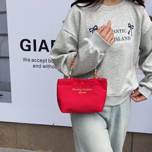 EchoBliss  แบบใหม่พิมพ์ตัวอักษรกระเป๋าโท้ทย้อนยุคสไตล์อเมริกันประดับด้วยลูกปัดแบบพกพาความจุขนาดใหญ่กระเป๋าสะพายใบเดียวทุกวันแมทช์ลุคง่าย