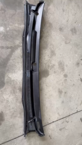 พลาสติกแผงคอจิ้งหรีด วีโก้ ซ้าย-ขวา มีรอยขาดที่ยางนิดหน่อย ของเก่า แท้ถอดตามสภาพมีรอยนิดหน่อย