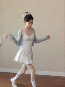 Cantonstory | White V-Neck Bow Lace Tank Top