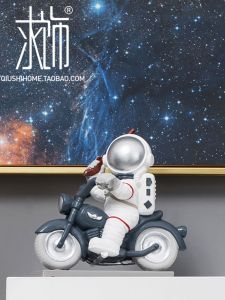 Nordic Creative Astronaut Model Home Decorations Living Room TV Cabinet Childrens Room Decorations Resin Handmade Crafted Figures