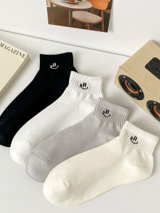 สีดำ และ สีขาว หน้ายิ้ม งานปัก ถุงเท้าสั้น ผู้หญิง ฤดูร้อน Thin Low Cut Non Slip Sport ผ้าฝ้าย ถุงเท้า ระบายอากาศได้ดี Moisture Wicking