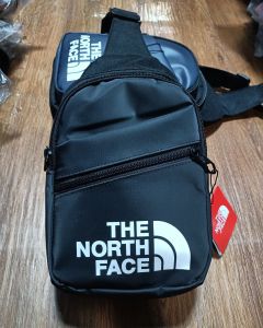 กระเป๋าสะพายเฉียงกระเป๋า สะพายสำรับผู้ชาย กระคาดอกเป๋ากันน้ำได้ มีหลายช่องสำหรับใส่ของ