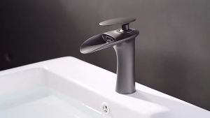 2026 New Luxury Artistic Waterfall Basin Faucet Silver Brass Single Handle Bathroom Mixer Tap Unique Design Vanity Sink Crane