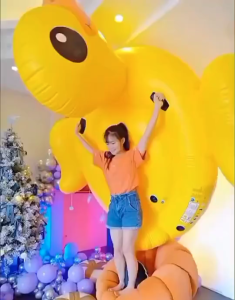 LookmeeShop พร้อมส่ง แพยางแฟนซีลาย สีสันสดใส แพเป่าลม แพลอยน้ำ แพใหญ่ๆ เกรดคุณภาพ สีสันสดใส