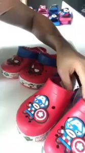 เสื้อรองเท้าหัวโตเด็กชาย มาเวล สไปเดอร์แมน กัปตัน พร้อมส่ง สามารถจัดส่งได้ทันที