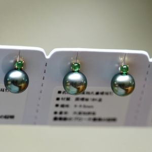 Montagne Jewelry 18k Pure Gold Earrings Emerald Inset Fine Jewellery Natural Top Grade 9-9.5mm Tahitian Black Pearl Earrings Stud Earring