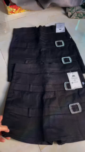 chân váy chữ a kaki midi có bảo hoo phối hai dây khoen nịt đính hạt sang chảnh