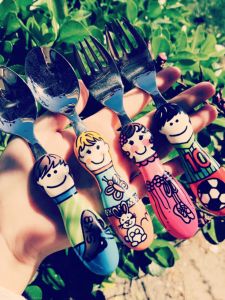 ช้อนและตะเกียบสแตนเลสสำหรับเด็ก Eat4Fun ชุดเครื่องครัวเด็ก ช้อนและตะเกียบลายการ์ตูน ชุดเครื่องครัวเด็กที่ทนทานต่อการตกหล่น