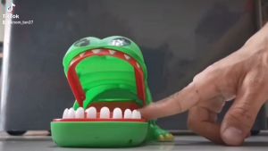 จระเข้งับ ของเล่นเด็กจิ้มฟัน